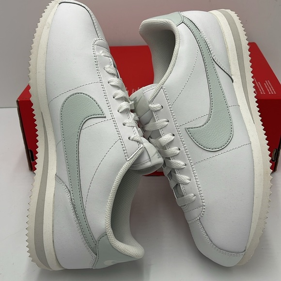 Nike Cortez Leather
Women's
Summit White/Sail/Light
Bone/Light Silver
DN1791-106 - Picture 11 of 16